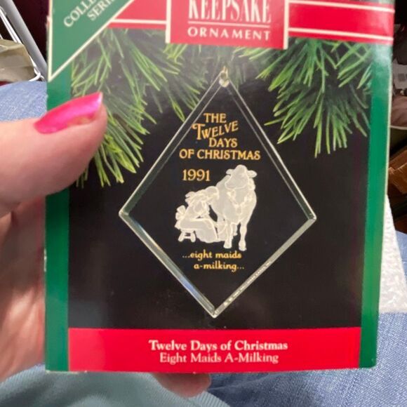 Hallmark the 12 days of Christmas 8 maids a milking ornament - Picture 4 of 4
